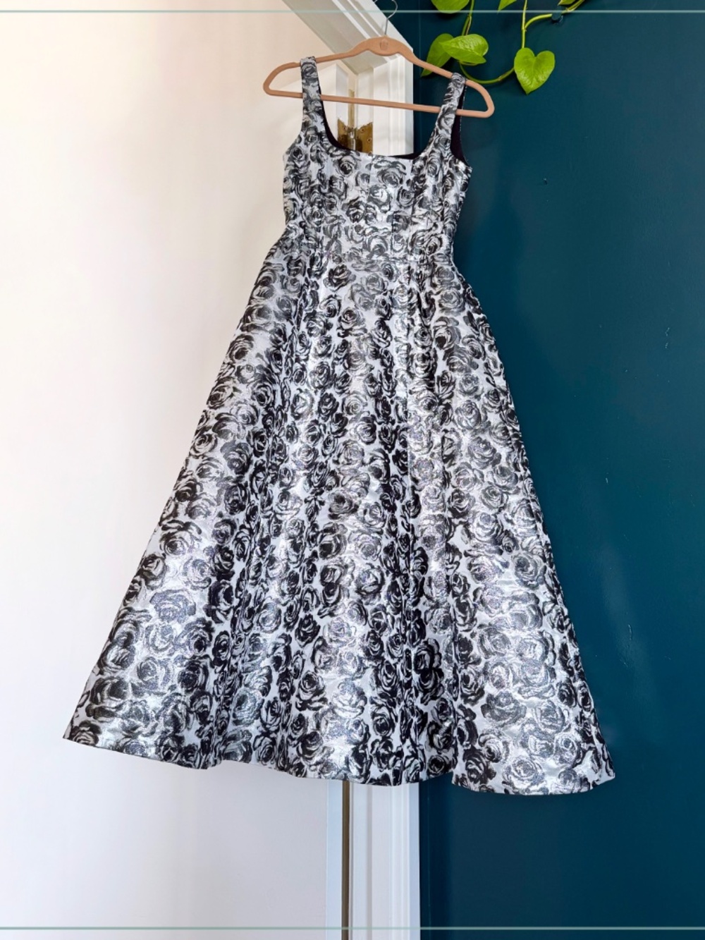 $5490 Carolina Herrera Metallic Silver Rose Motif Silk Crinoline Runway Dress - Picture 13 of 16